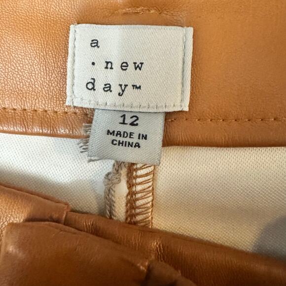 97. NEW W/Tag Brown Belted Faux Leather Shorts Size 12 - Picture 5 of 6